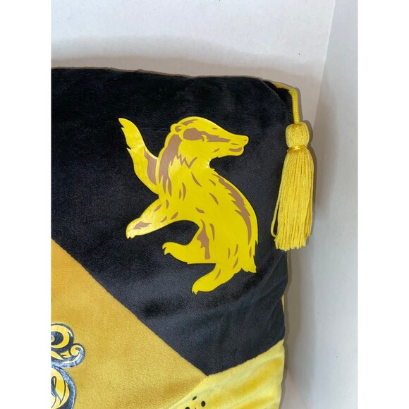 Harry Potter Hufflepuff Crest Logo Tassled Throw Pillow 17” Honey badger - Picture 3 of 7